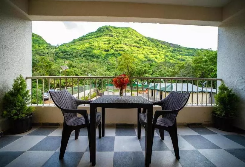 Hotelli Indradhanush Hill Resort