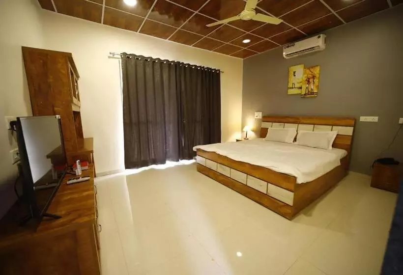 Hotelli Indradhanush Hill Resort