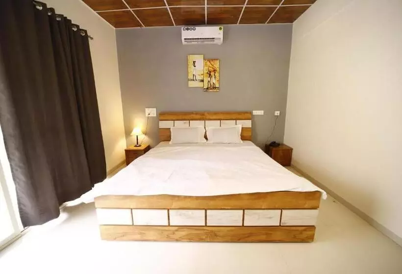 Hotelli Indradhanush Hill Resort