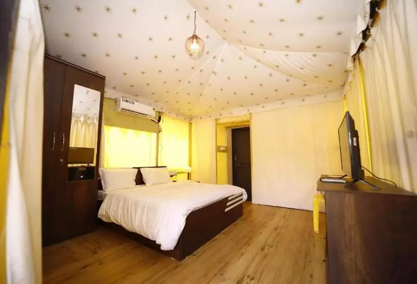 Hotelli Indradhanush Hill Resort