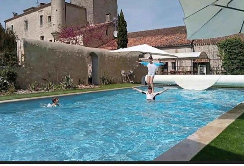 ペンション Château Des Fousseries