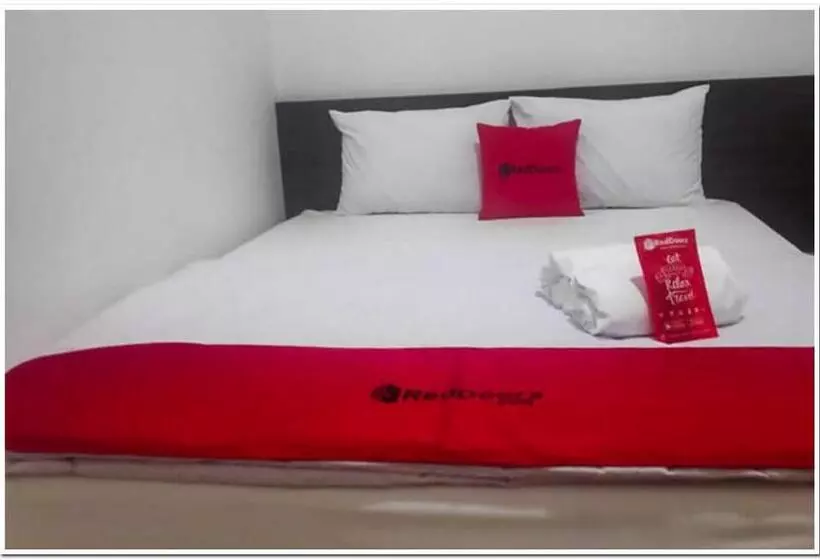 ペンション Reddoorz Near Moro Mall Purwokerto 2