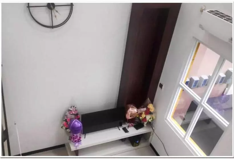 ペンション Reddoorz Near Moro Mall Purwokerto 2