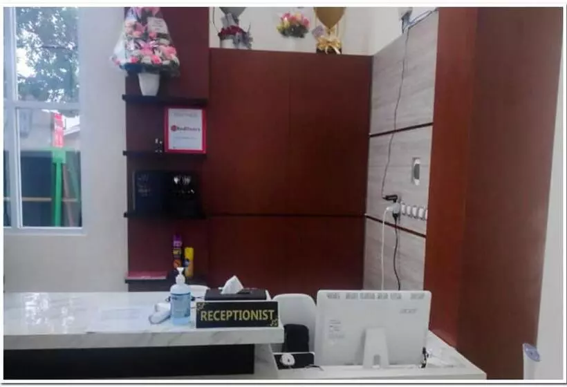 ペンション Reddoorz Near Moro Mall Purwokerto 2