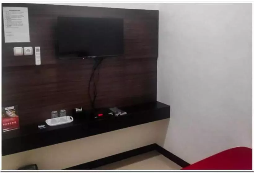 ペンション Reddoorz Near Moro Mall Purwokerto 2