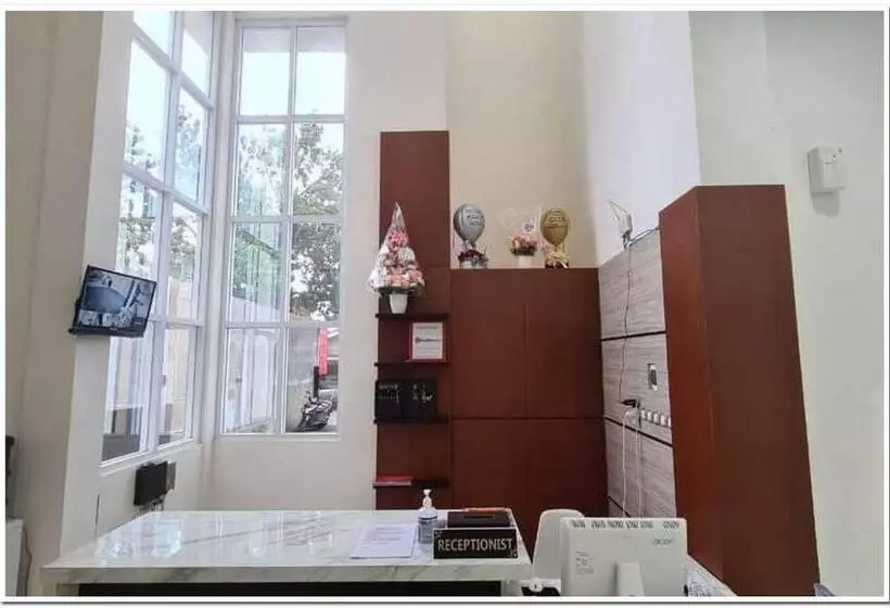 ペンション Reddoorz Near Moro Mall Purwokerto 2