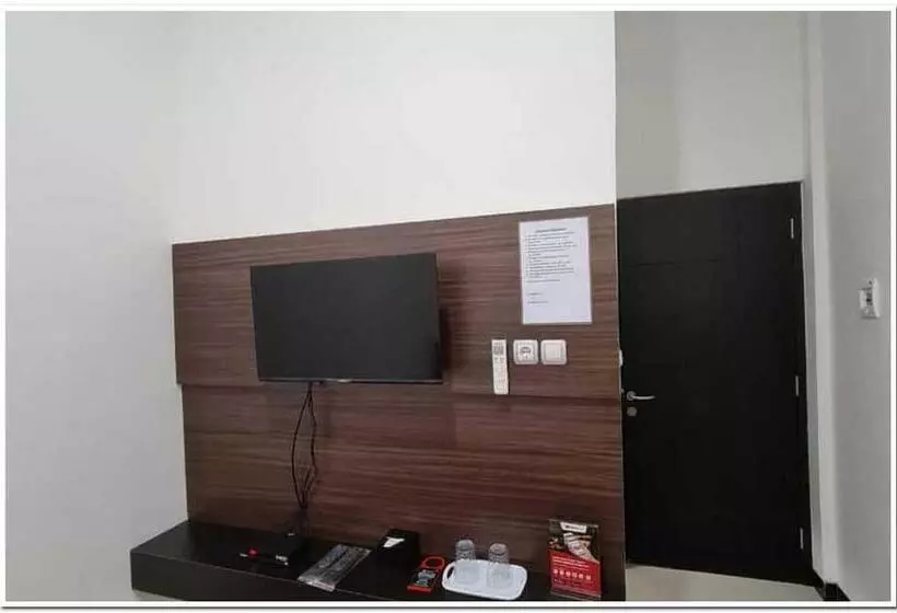 ペンション Reddoorz Near Moro Mall Purwokerto 2