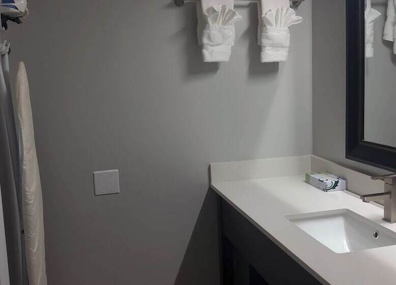 هتل Destin Inn & Suites