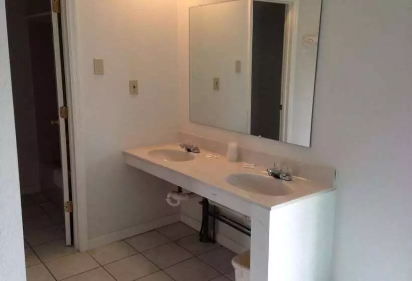 هتل Economy Inn Lafayette