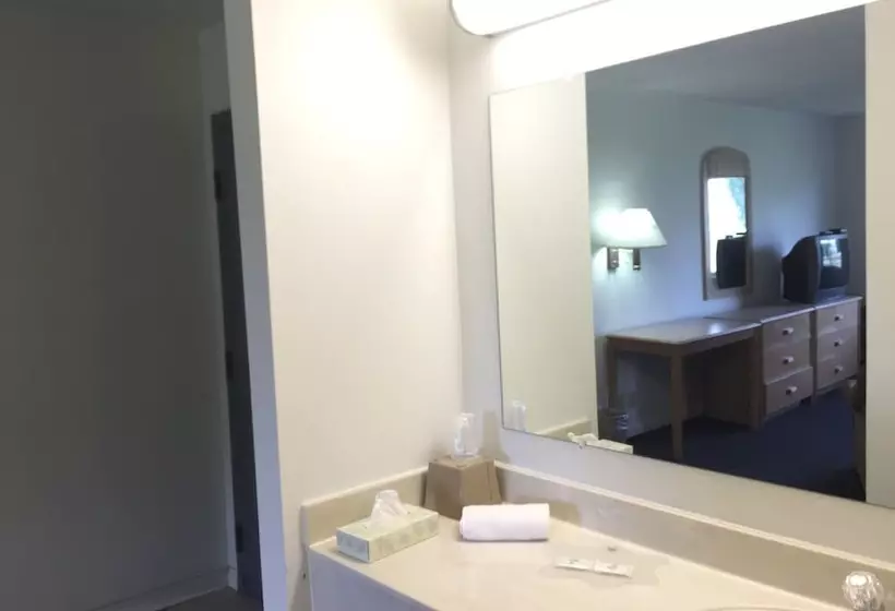 هتل Economy Inn Lafayette