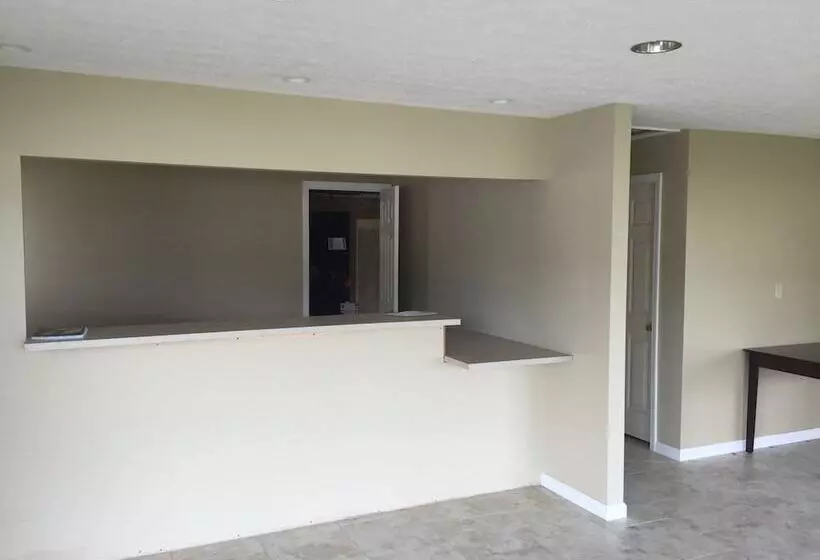 هتل Economy Inn Lafayette