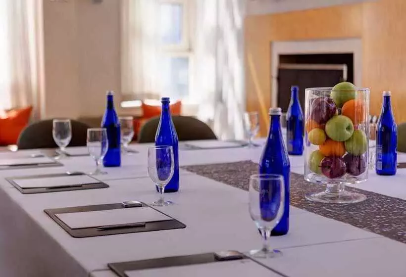 Giraffe By Library Hotel Collection