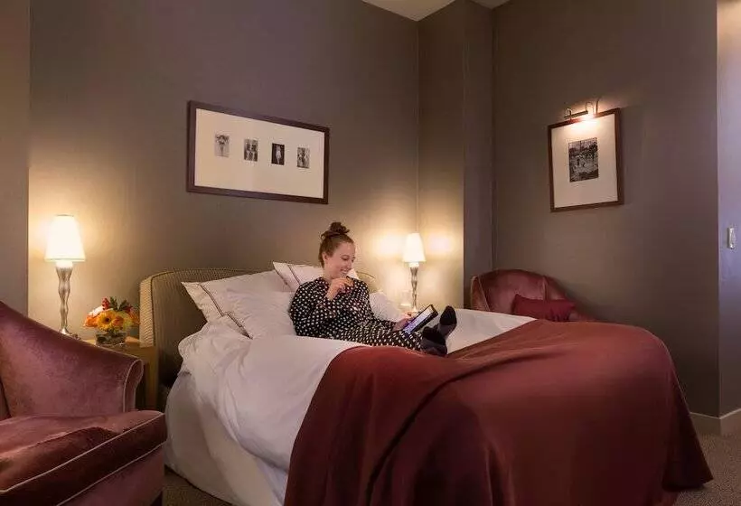 Giraffe By Library Hotel Collection