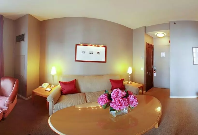 Giraffe By Library Hotel Collection