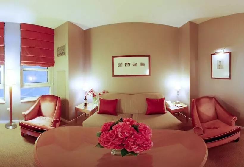 Giraffe By Library Hotel Collection