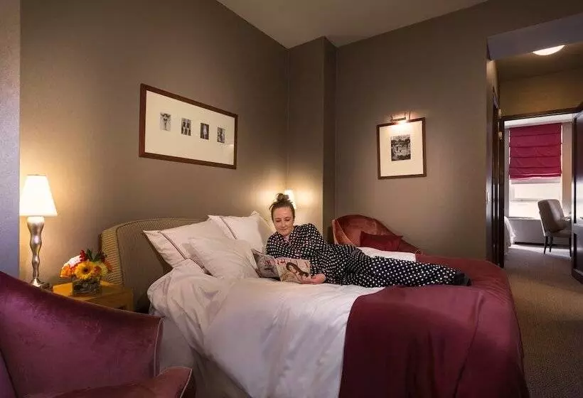 Giraffe By Library Hotel Collection