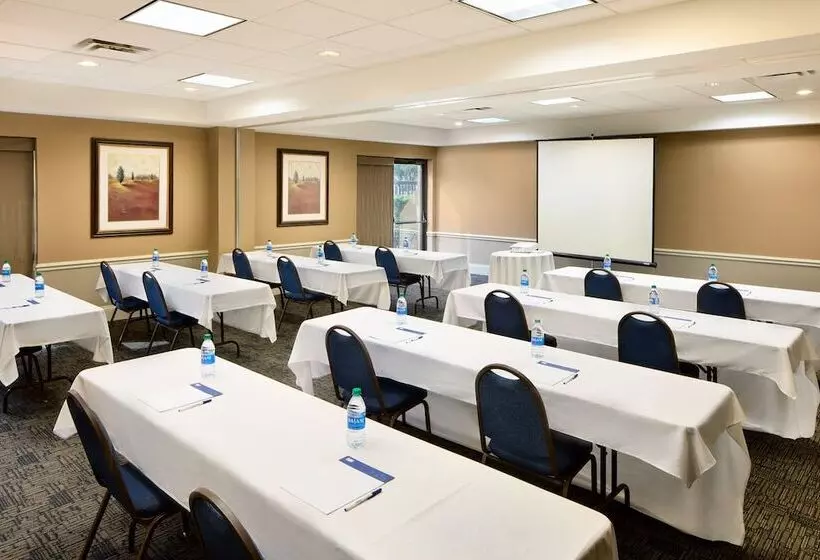 בית מלון כפרי Holiday Inn Express & Suites Alpharetta, An Ihg