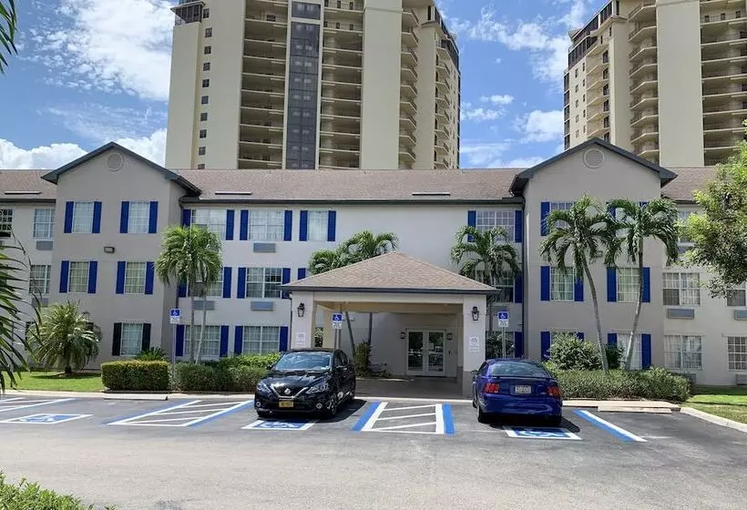 ホテル Intown Suites Extended Stay Fort Myers Fl