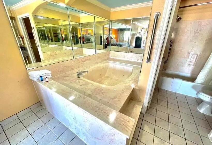 Отель Luxury Inn Liberty