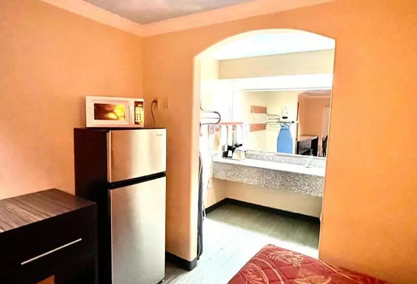 Отель Luxury Inn Liberty