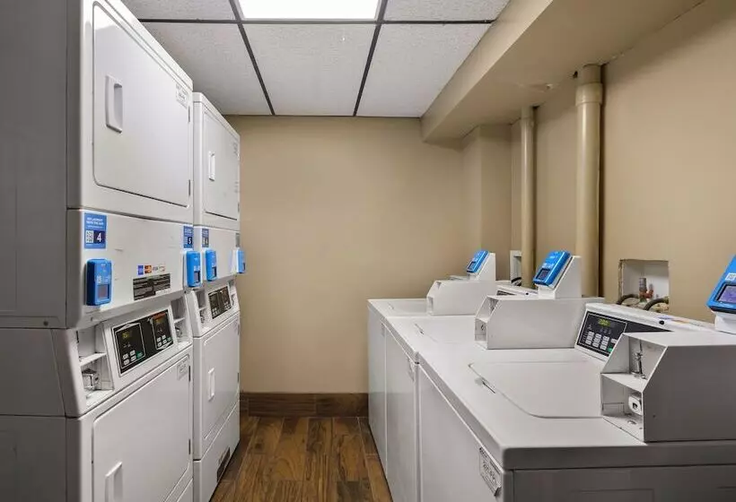 Magnuson Hotel Detroit Metro Airport