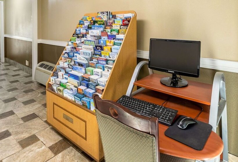 Magnuson Hotel Detroit Metro Airport