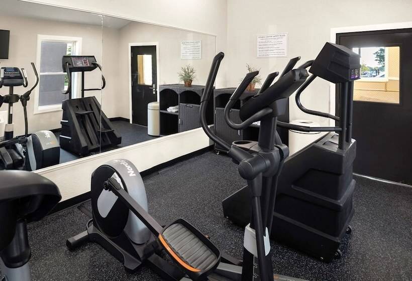 Magnuson Hotel Detroit Metro Airport