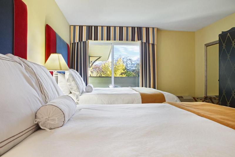 Otel Plaza Inn & Suites At Ashland Creek