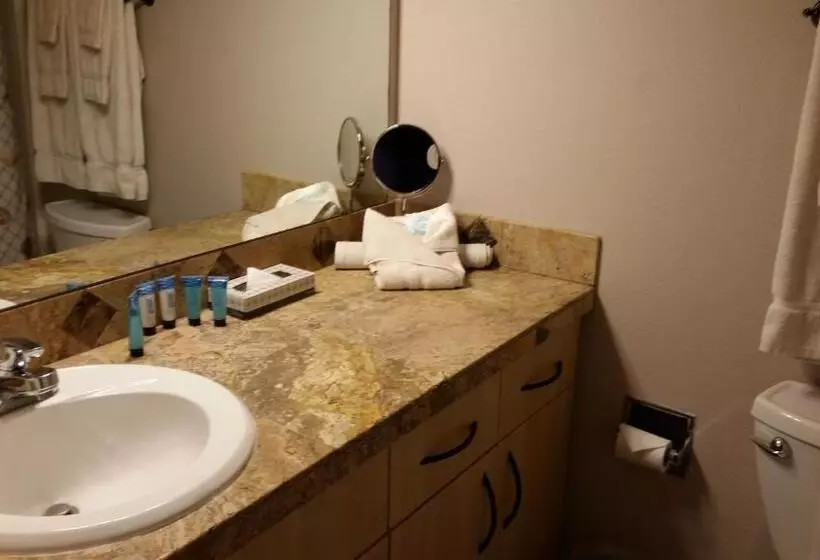 Отель The Landing At Newport Condominium