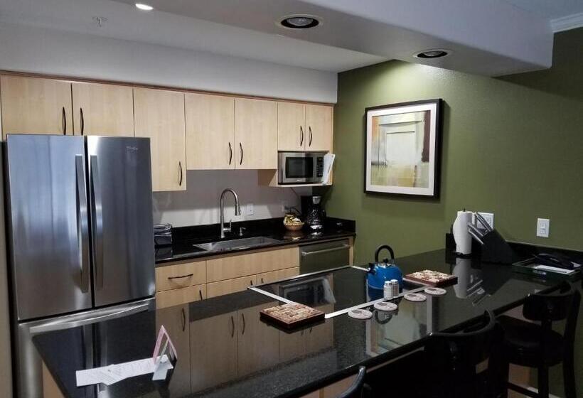 Otel The Landing At Newport Condominium