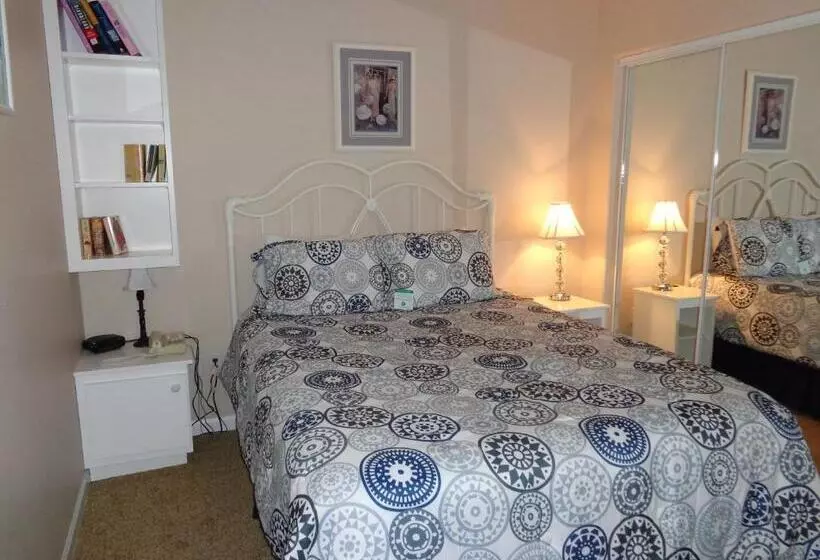 Отель The Landing At Newport Condominium