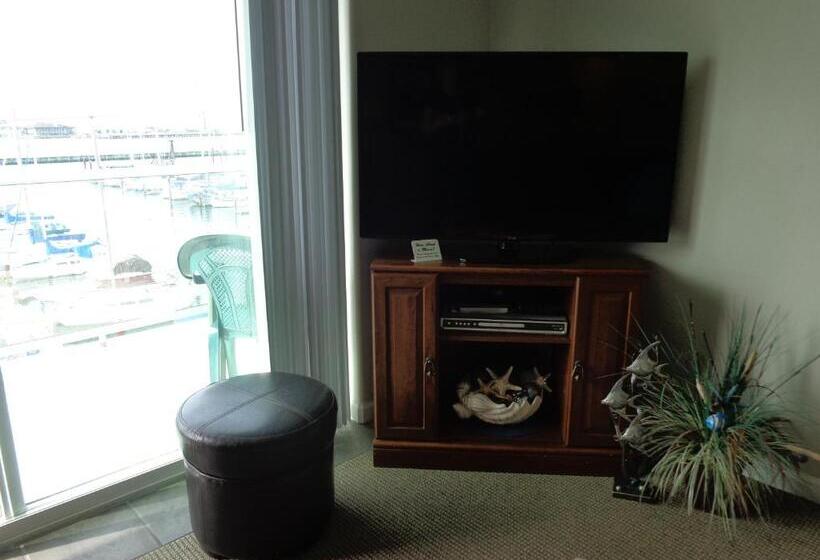 Otel The Landing At Newport Condominium