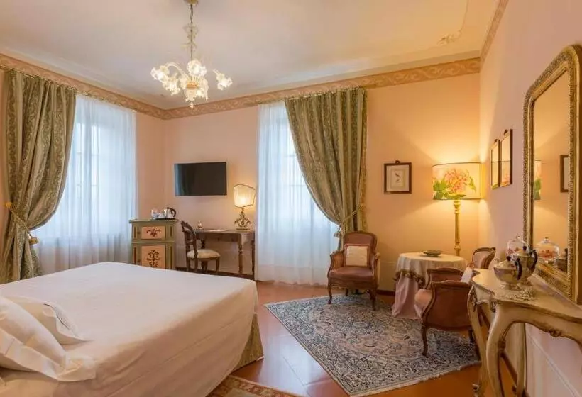 هتل Villa Marsili