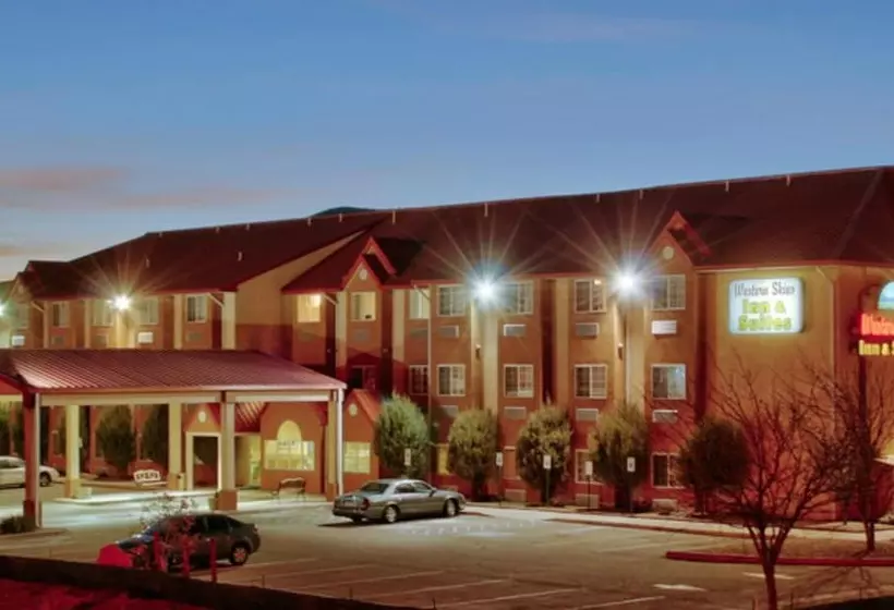 فندق Western Skies Inn & Suites