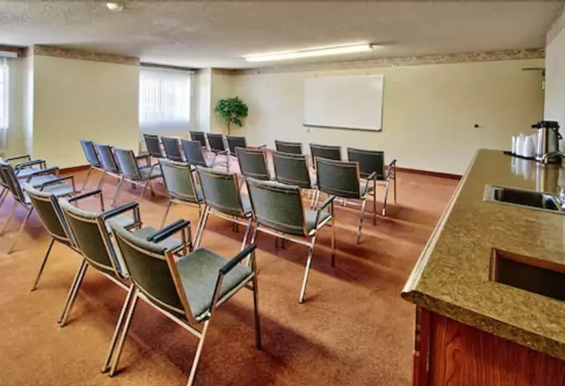 فندق Western Skies Inn & Suites