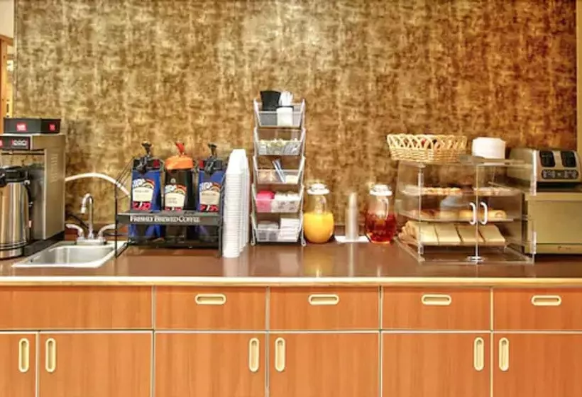 فندق Western Skies Inn & Suites