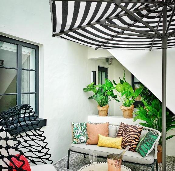 Szálloda White Elephant Palm Beach