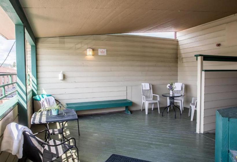 فندق على الطريق Downtowner Inn