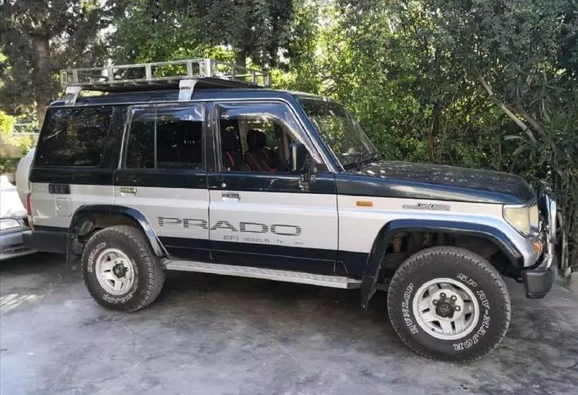هتل Cross Roads