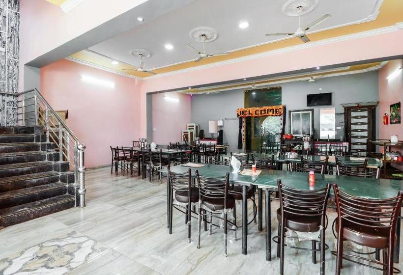 酒店 Oyo 69751 Tammana Palace