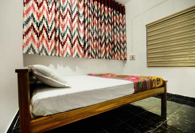 בית מלון כפרי Spot On Layali Tourist Home