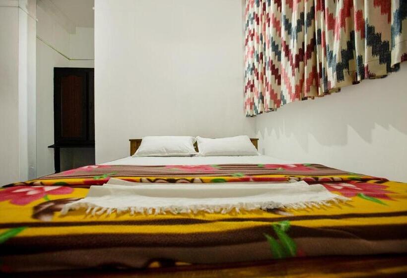 בית מלון כפרי Spot On Layali Tourist Home