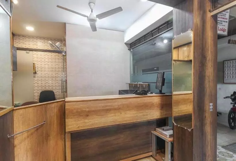 ホテル Spot On Thangam Lodge