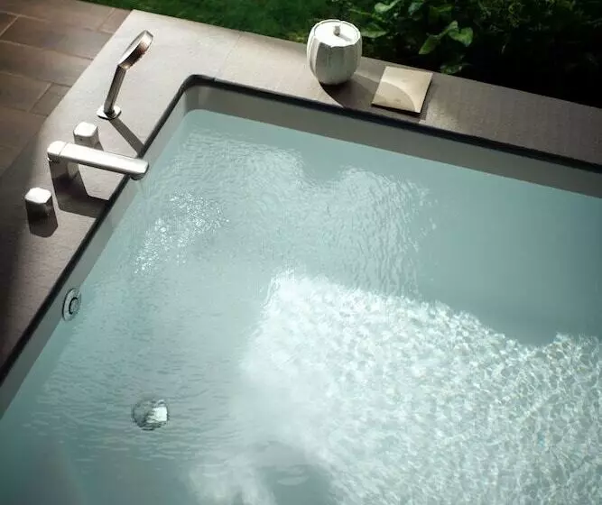 New World Qingyuan Hotel  Formerly Khos Qingyuan