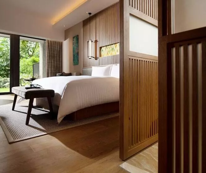 New World Qingyuan Hotel  Formerly Khos Qingyuan