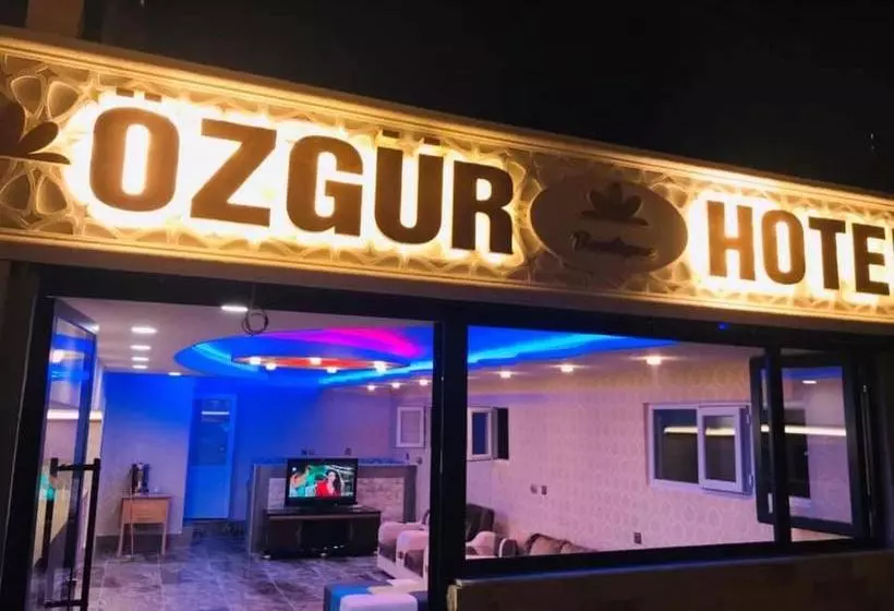 özgür  Aparts