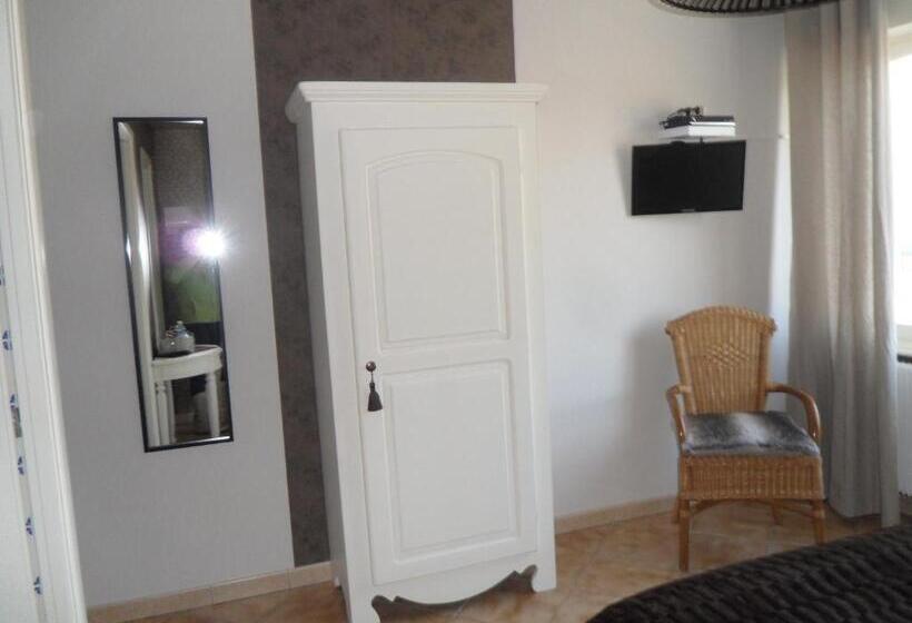 ベッドアンドブレックファースト Manoir Du Brugnobois