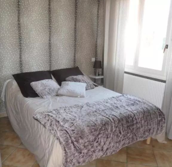 Aamiaismajoitus (B&B) Manoir Du Brugnobois