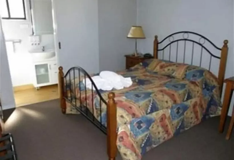 Coal N Cattle Hotel Motel