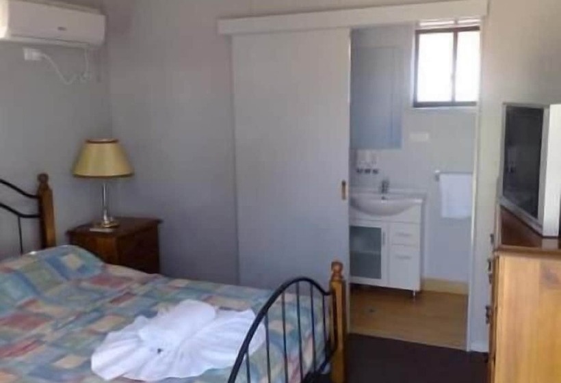 Coal N Cattle Hotel Motel